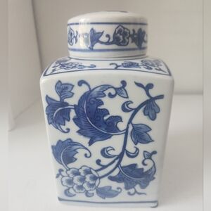 Blue and White Floral Chinoiserie square Ginger Jar Vase 5x7 In